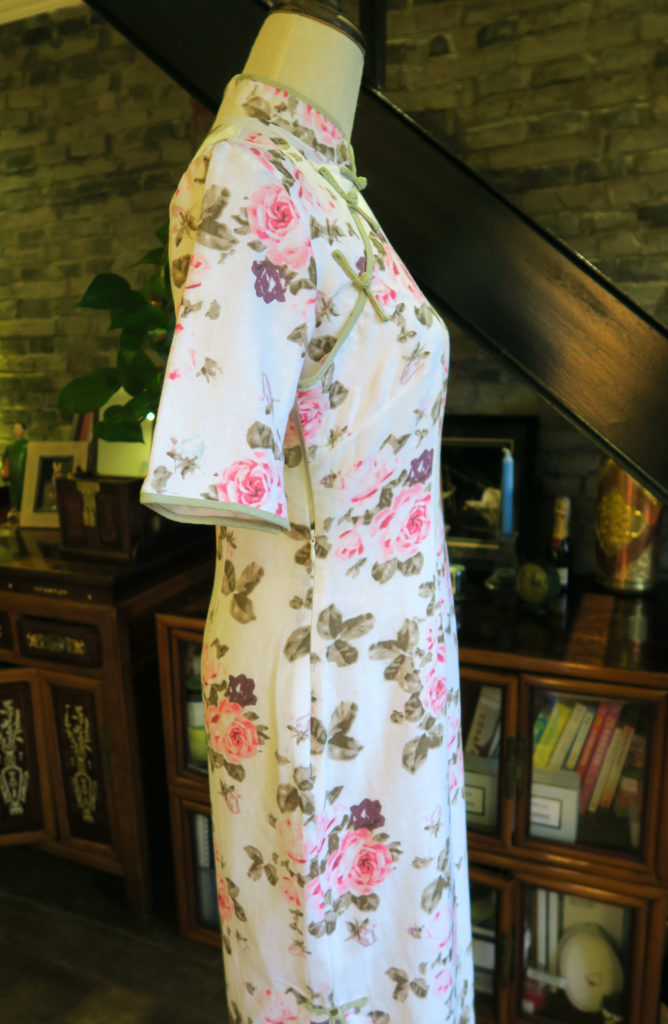 Side view of the rose floral qipao. The slit is just at knee length.