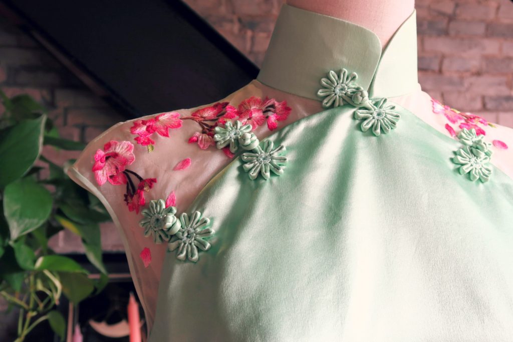 The right shoulder detail. I love that there are loose petals falling off the flowers on the shoulders. 