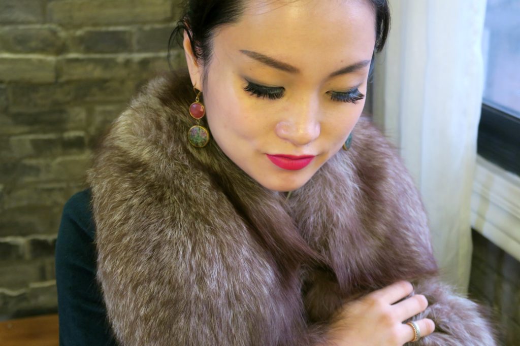 Pairing my winter qipao with a vintage brown fur stole. This really keeps your neck nice and warm in the winter!