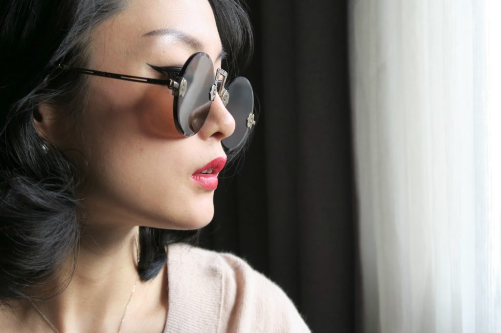 wearing-antique-chinese-sunglasses-1-20161115