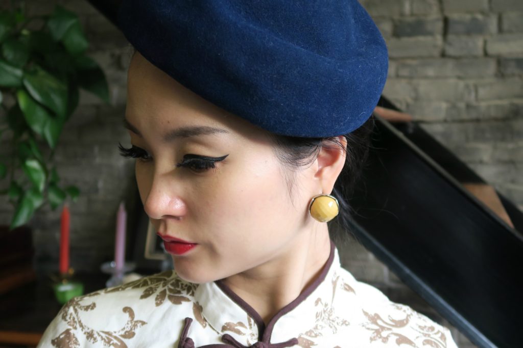 Accessorizing qipao cheongsam with 40s tilt hat