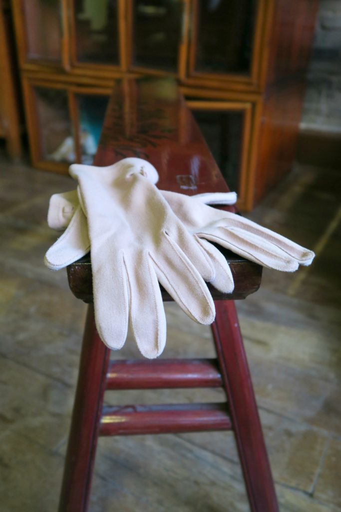 Vintage pastel salmon wrist gloves