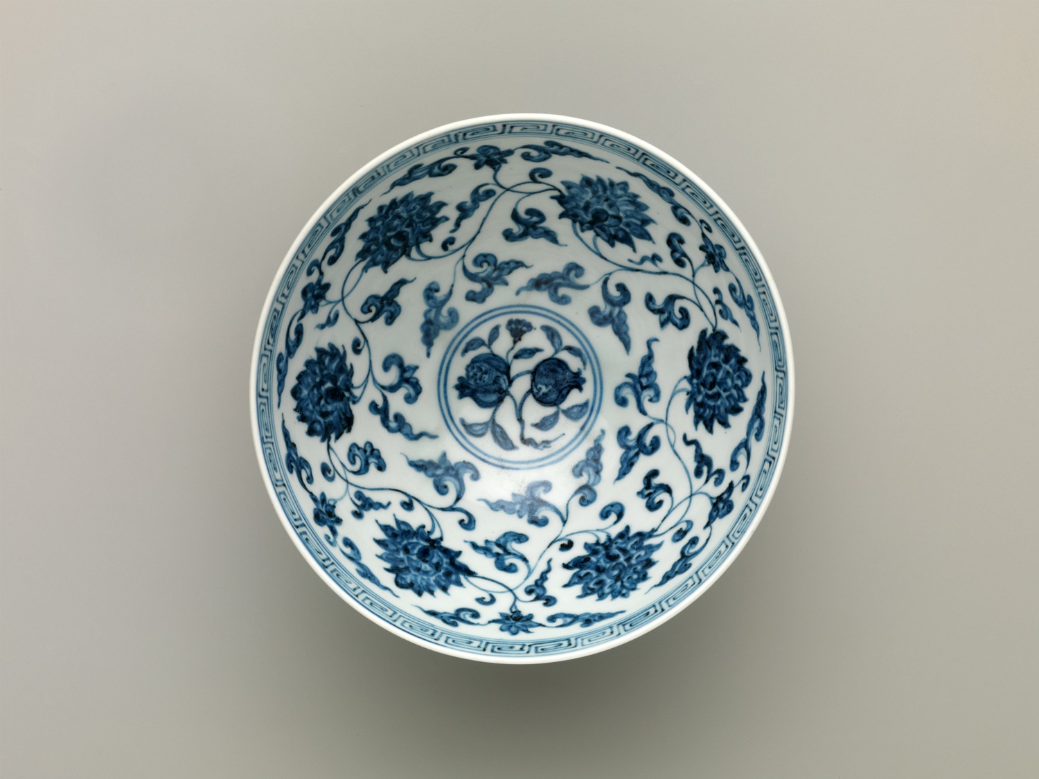 Chinese blue white porcelain floral plate (MET)