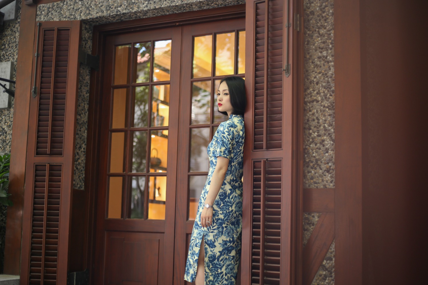Wearing Blue and white qipao at Sinan Mansions Shanghai side view